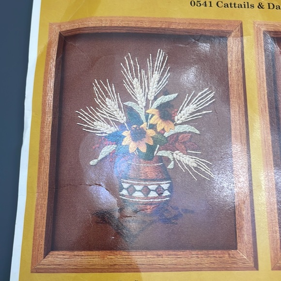 The Creative Circle Cattails & Daisies Stitchery 2 kits Vintage 1984 wool - Picture 2 of 9